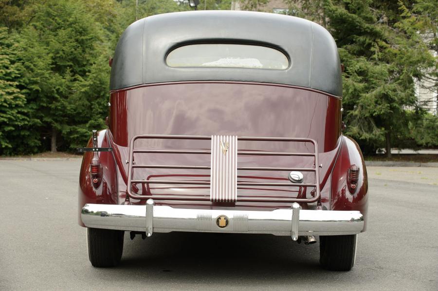  Cadillac Twelve Formal Sedan by Fleetwood 1937 года  (фото 5 из 26)